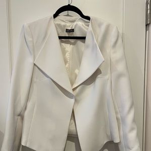 Basler white blazer in excellent condition. Size 38. Fits size 8.